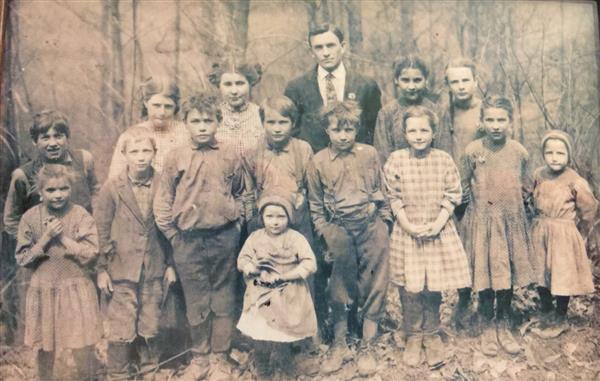 School picture near Smithfield, WV; circa 1910, courtesy of John Zinn III School picture near Smithfield, WV; circa 1910, courtesy of John Zinn III